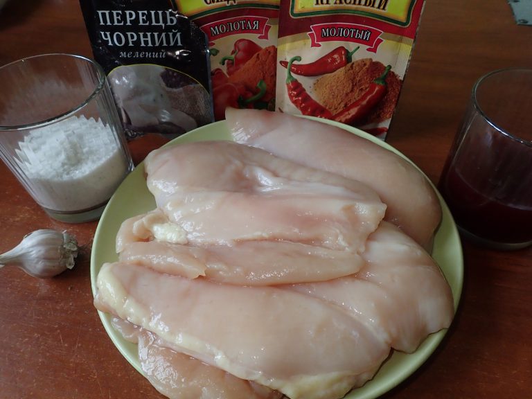 Ингредиенты для приготовления бастурмы из куриного филе